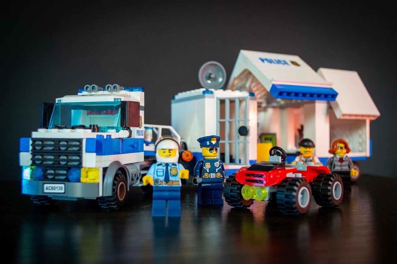 lego, police, truck, vehicle, toy, plastic, lego minifigures, lego mania, minifigures, lego city, play, kit, details, modeling, develop, vacation, entertainment, kids, sheriff, police officer, criminals, capture group, lego, lego, lego, lego, lego, lego city